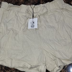 Short pants  color cream,SZ large brand new. Very comfortable  Chatlotte Russe.